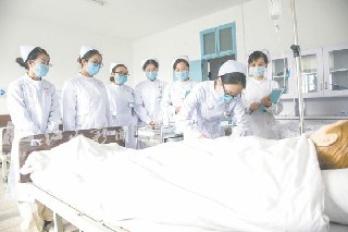 四川省成都卫生学校初中和高中各开设了什么专业，学制是怎样